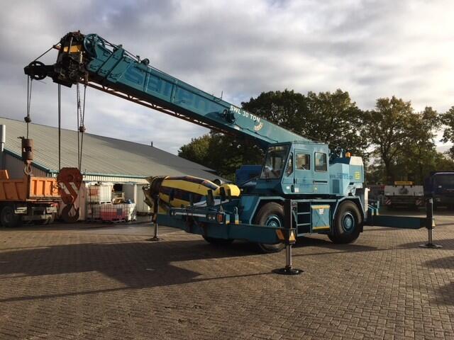 Tadano-Faun TR300 EX 4x4x4 All-terrain crane | Machines | Kraan