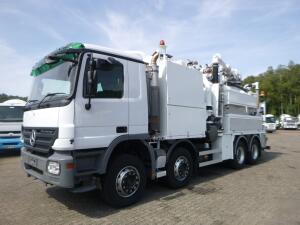 Mercedes Actros 3241 8x4 RHD  Huwer vacuum tank / hydrocureur 15 m3