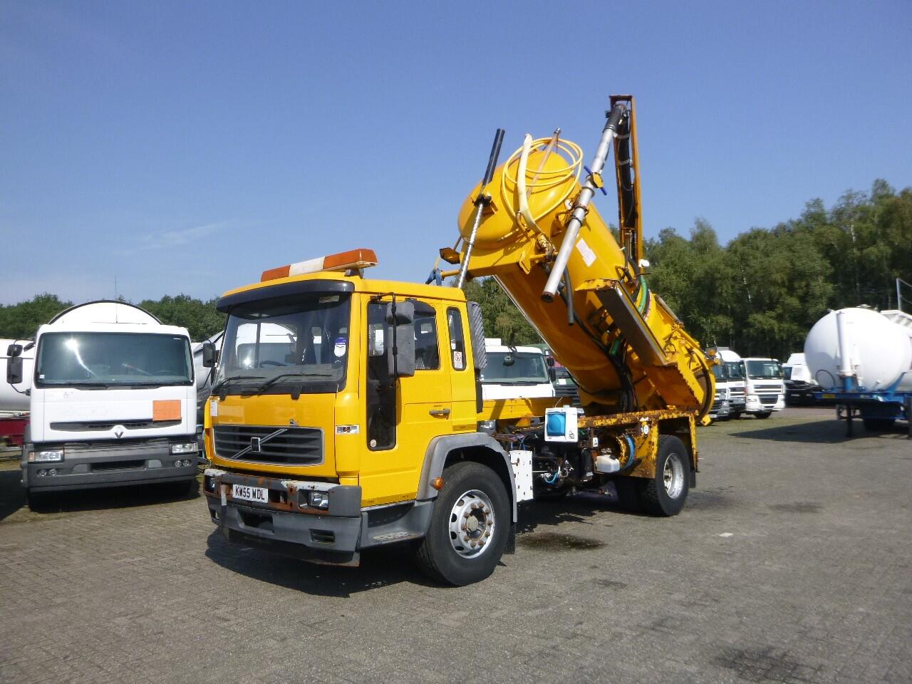 Volvo FL6 4x2 RHD Whale vacuum tank 8 m3 | Vrachtwagen | Kolkenzuiger