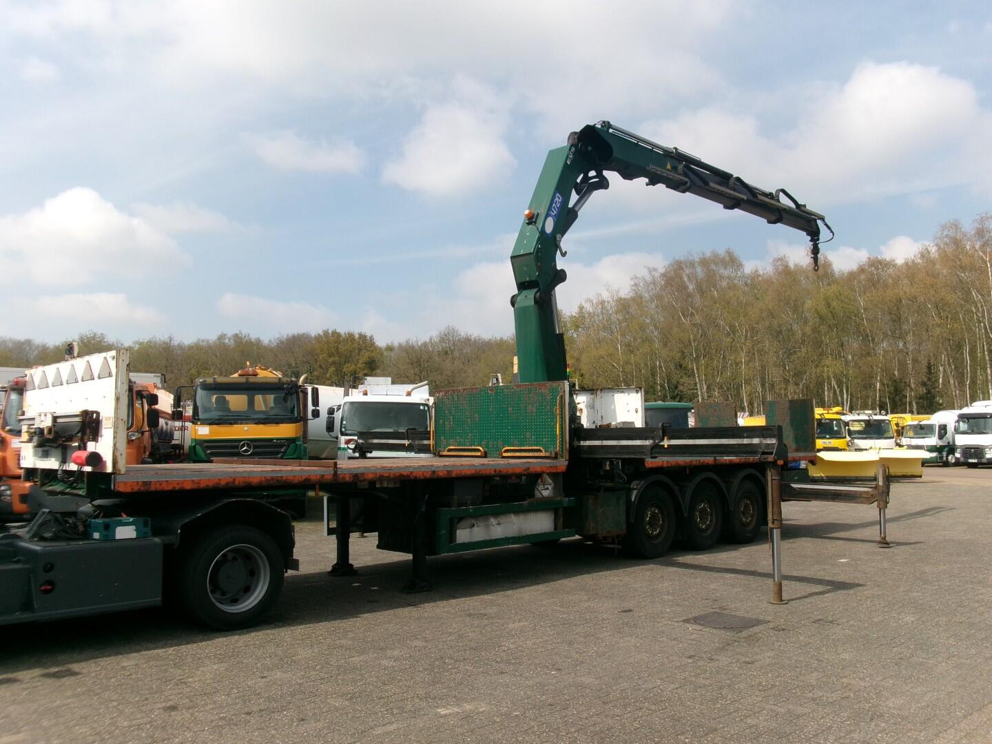 Massey Platform trailer + HMF 4720 K3 crane | Vrachtwagen | Platte bak