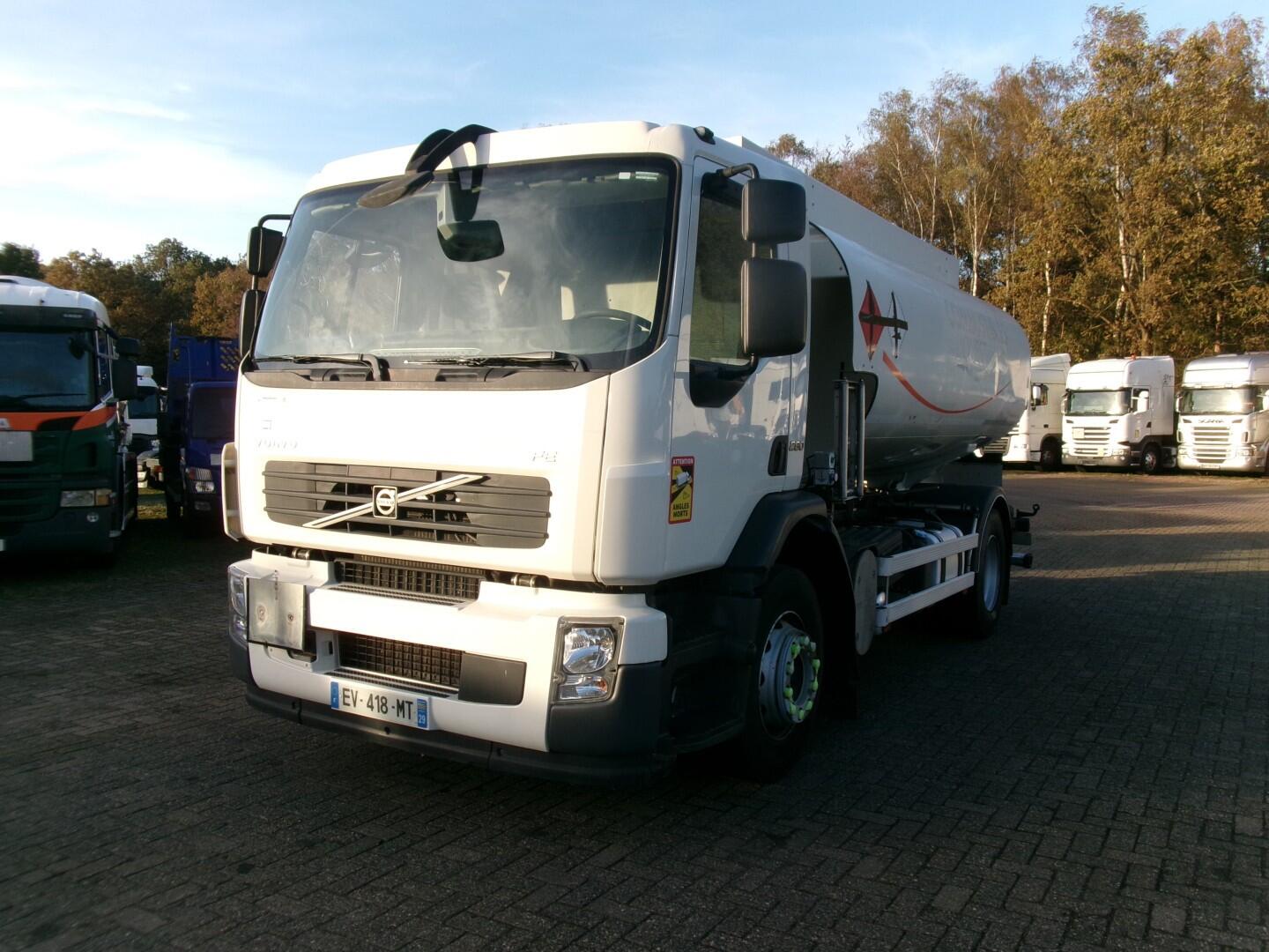 Volvo FE 280 4x2 fuel tank 13.3 m3 / 4 comp / ADR 13-10-2026 | Vrachtwagen | Tankwagen brandstof