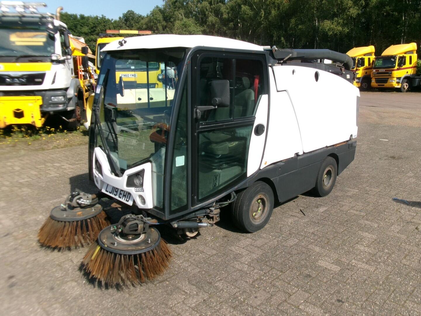 Johnston C202 compact street sweeper | Vrachtwagen | Veegmachine