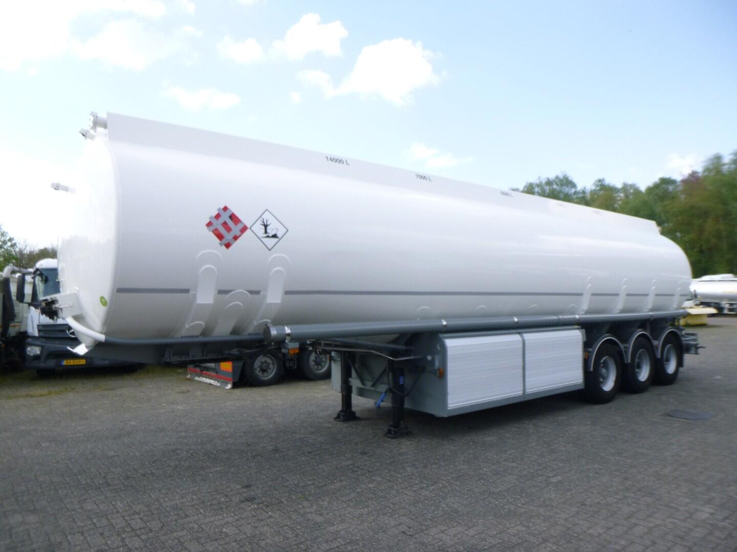 L.A.G. Fuel tank alu 50.5 m3 / 5 comp + pump/counter | Tankoplegger | Tank