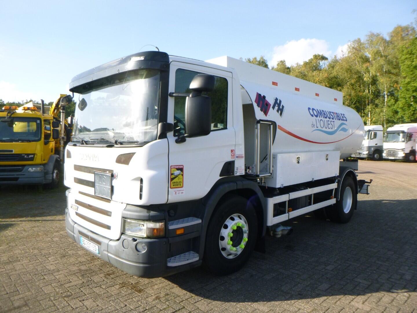 Scania P280 4x2 fuel tank 13.3 m3 / 4 comp | Vrachtwagen | Tankwagen brandstof